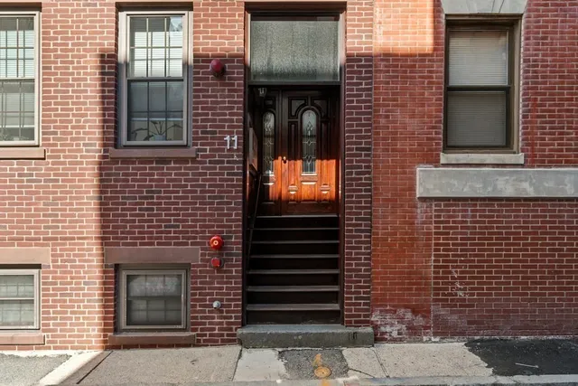 $1,199,000 | 11 Wiget Street, Unit 114, Boston, MA 02113