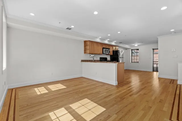 $1,199,000 | 11 Wiget Street, Unit 114, Boston, MA 02113