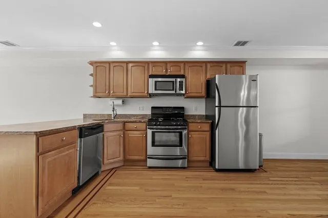 $1,199,000 | 11 Wiget Street, Unit 114, Boston, MA 02113