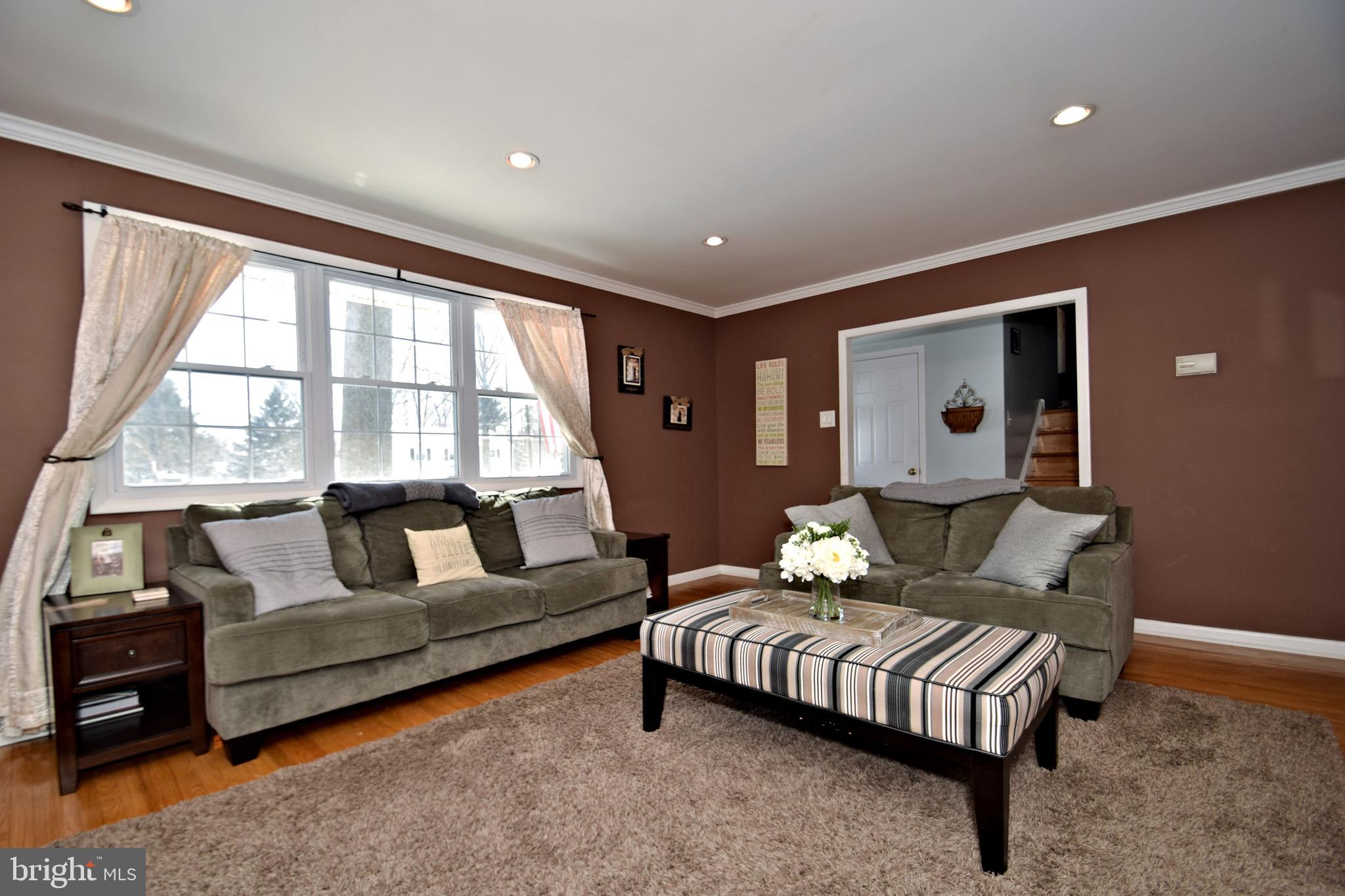 1652 Pembrook Road Ambler, PA 19002 - Photo 2 of 29 Living Room