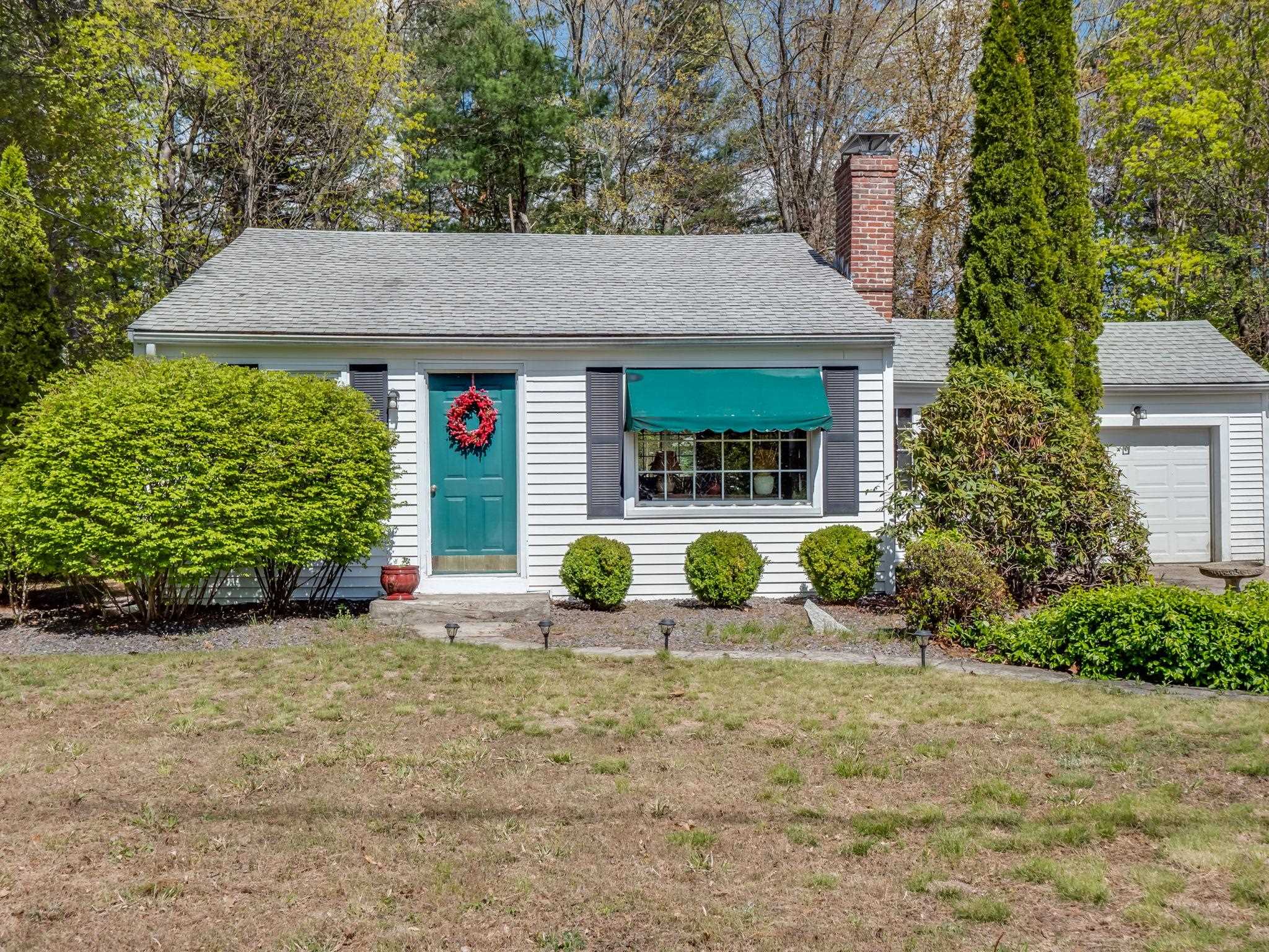 204 East Dunstable Road Nashua, NH 03062 - Photo 1 of 32