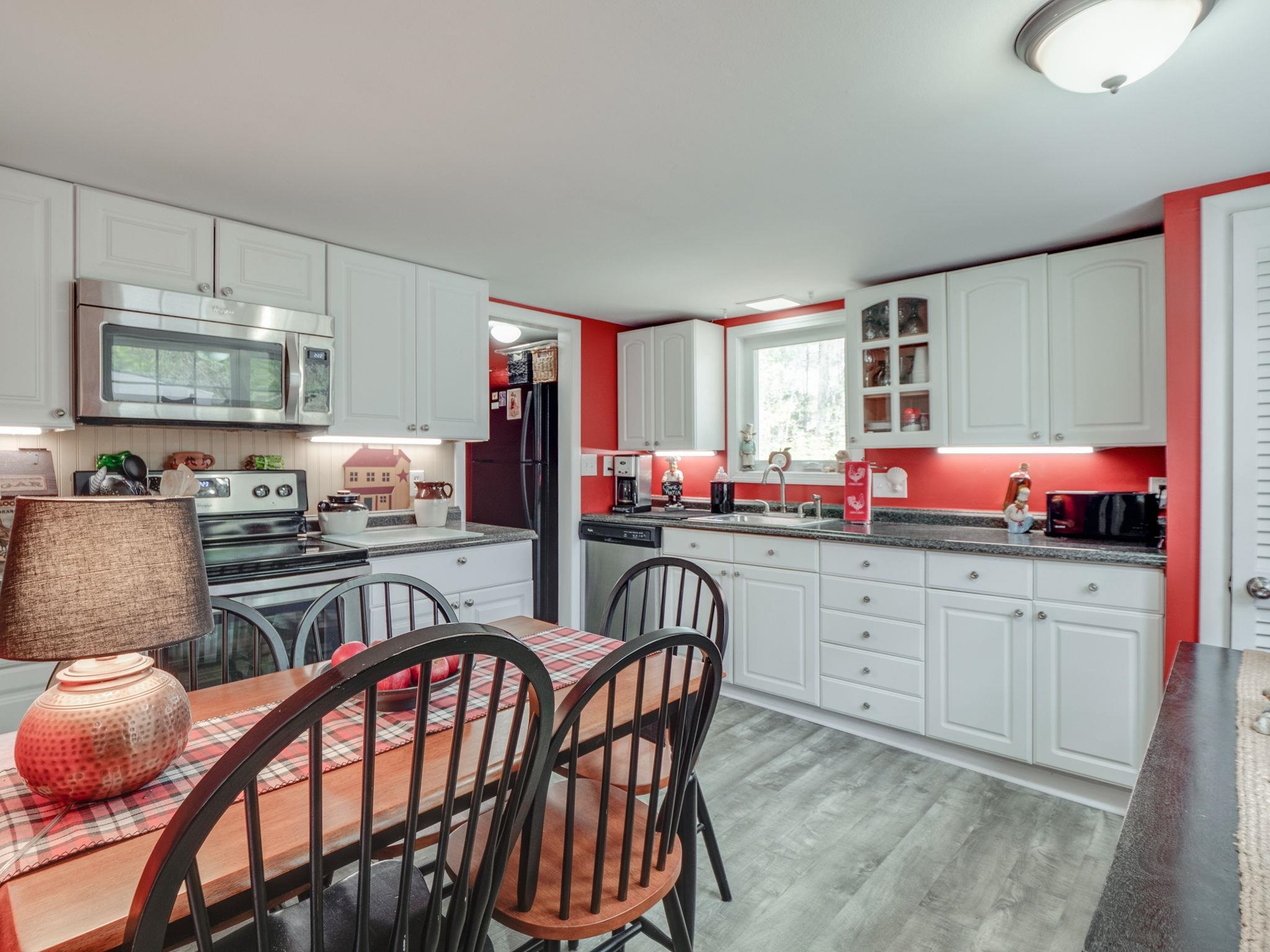204 East Dunstable Road Nashua, NH 03062 - Photo 6 of 32