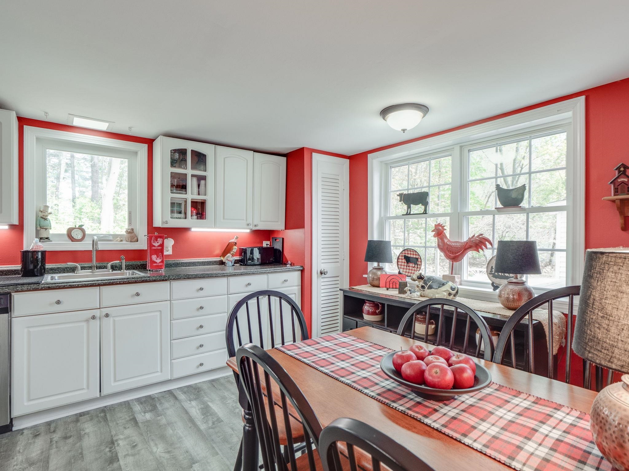 204 East Dunstable Road Nashua, NH 03062 - Photo 7 of 32