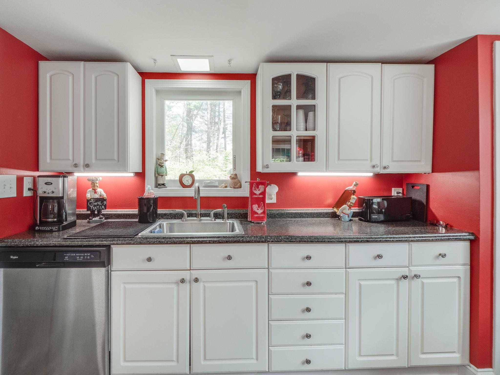 204 East Dunstable Road Nashua, NH 03062 - Photo 9 of 32