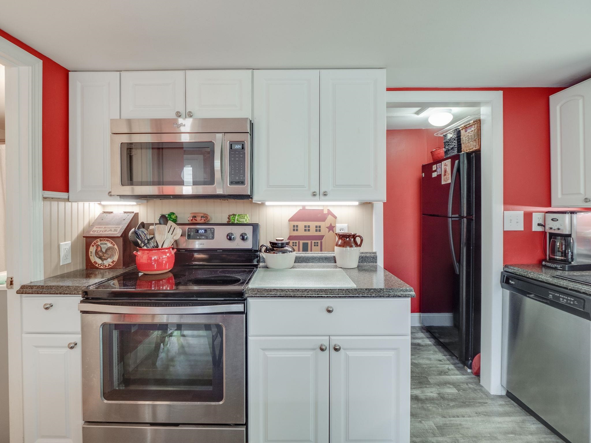 204 East Dunstable Road Nashua, NH 03062 - Photo 10 of 32