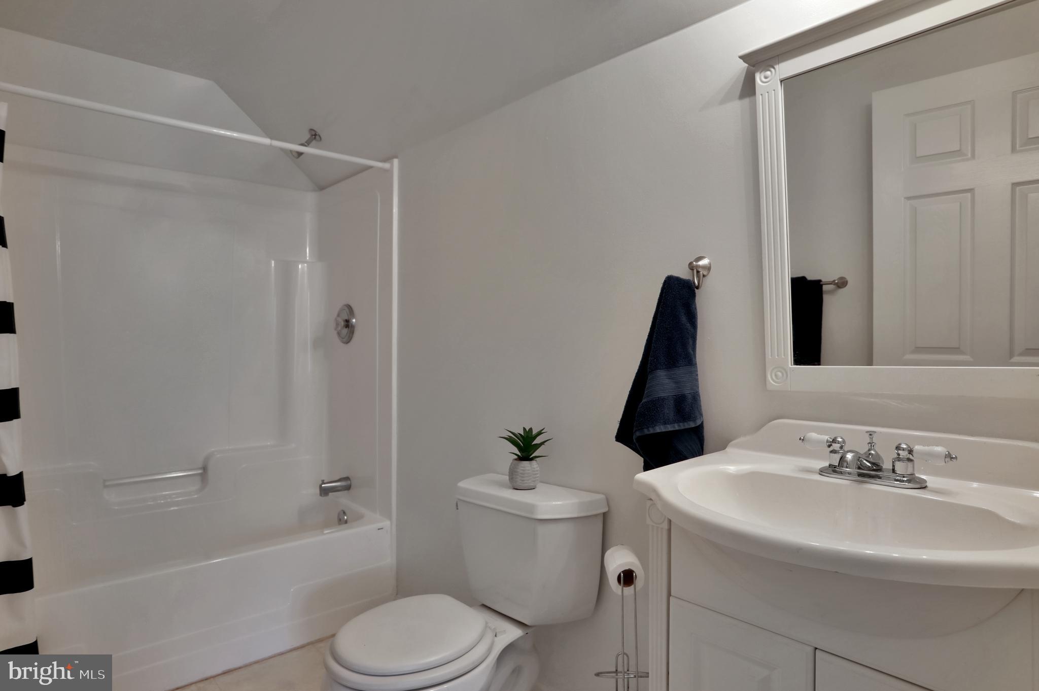 11302 Gambrill Park Road Frederick, MD 21702 - Photo 39 of 66 Full Bathroom