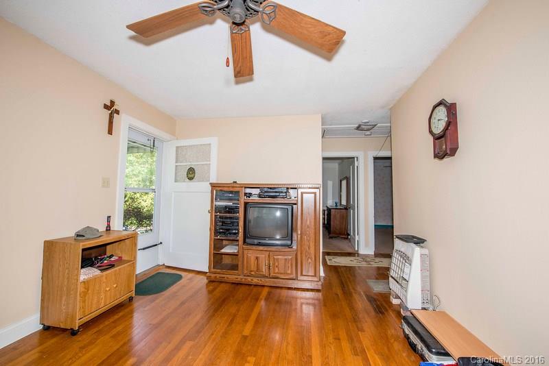 437 Governors View Road Asheville, NC 28805 - Photo 3 of 14 Gallery Image 3