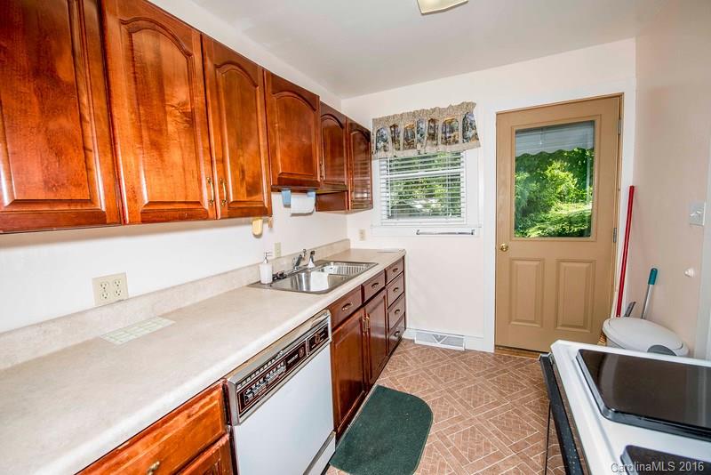 437 Governors View Road Asheville, NC 28805 - Photo 5 of 14 Gallery Image 5