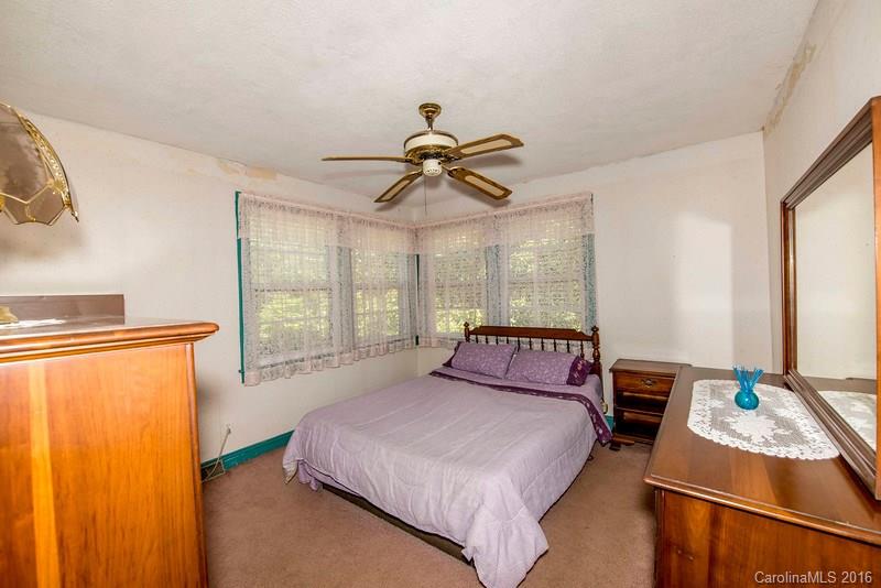 437 Governors View Road Asheville, NC 28805 - Photo 9 of 14 Gallery Image 9