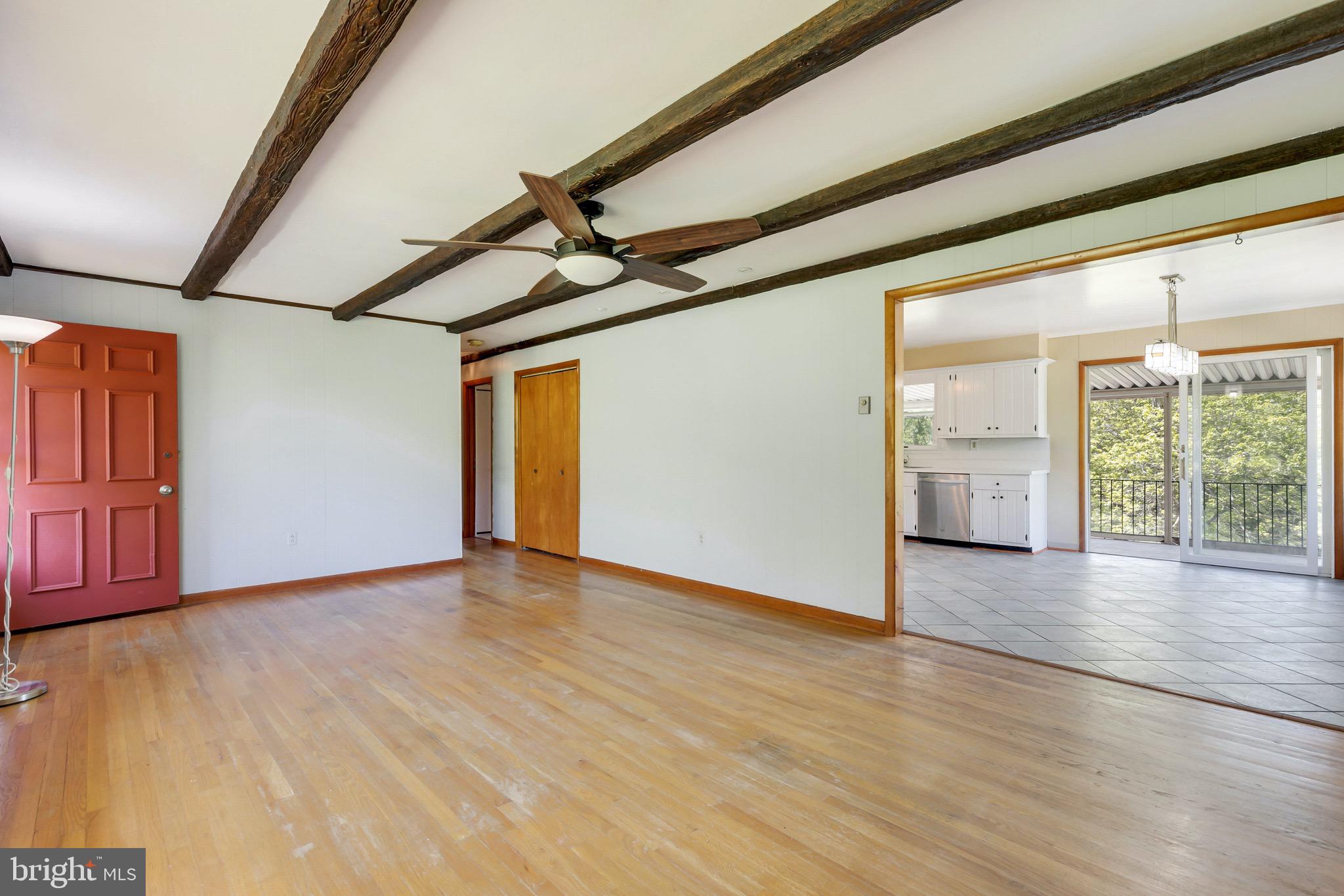 2806 Murkle Road Westminster, MD 21158 - Photo 4 of 43 Living room