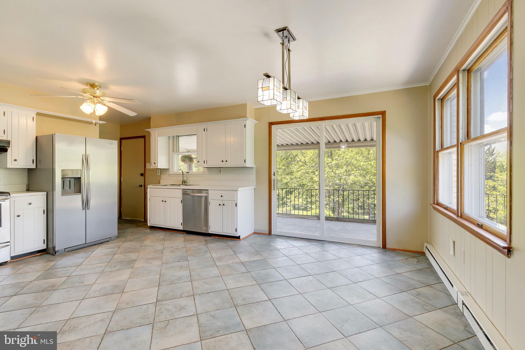2806 Murkle Road Westminster, MD 21158 - Photo 6 of 43 Large kitchen with SS appliances