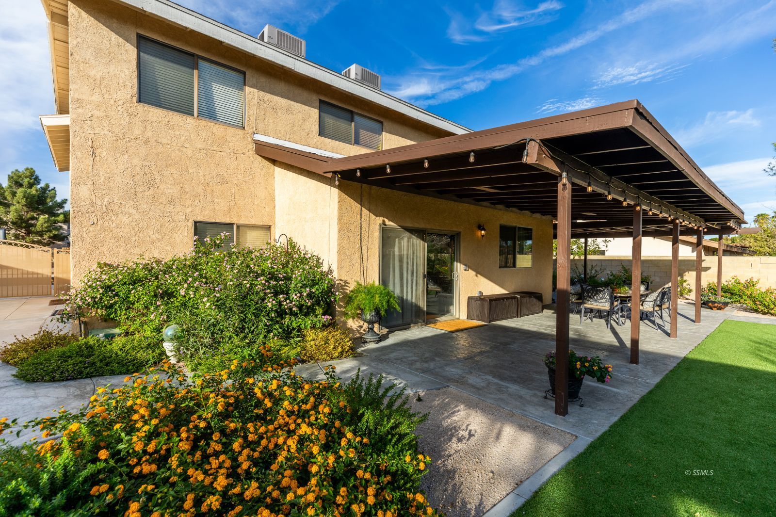 815 Hurschell Avenue Ridgecrest, CA 93555 - Photo 34 of 43 a view of a patio with table and chairs with plants and garden