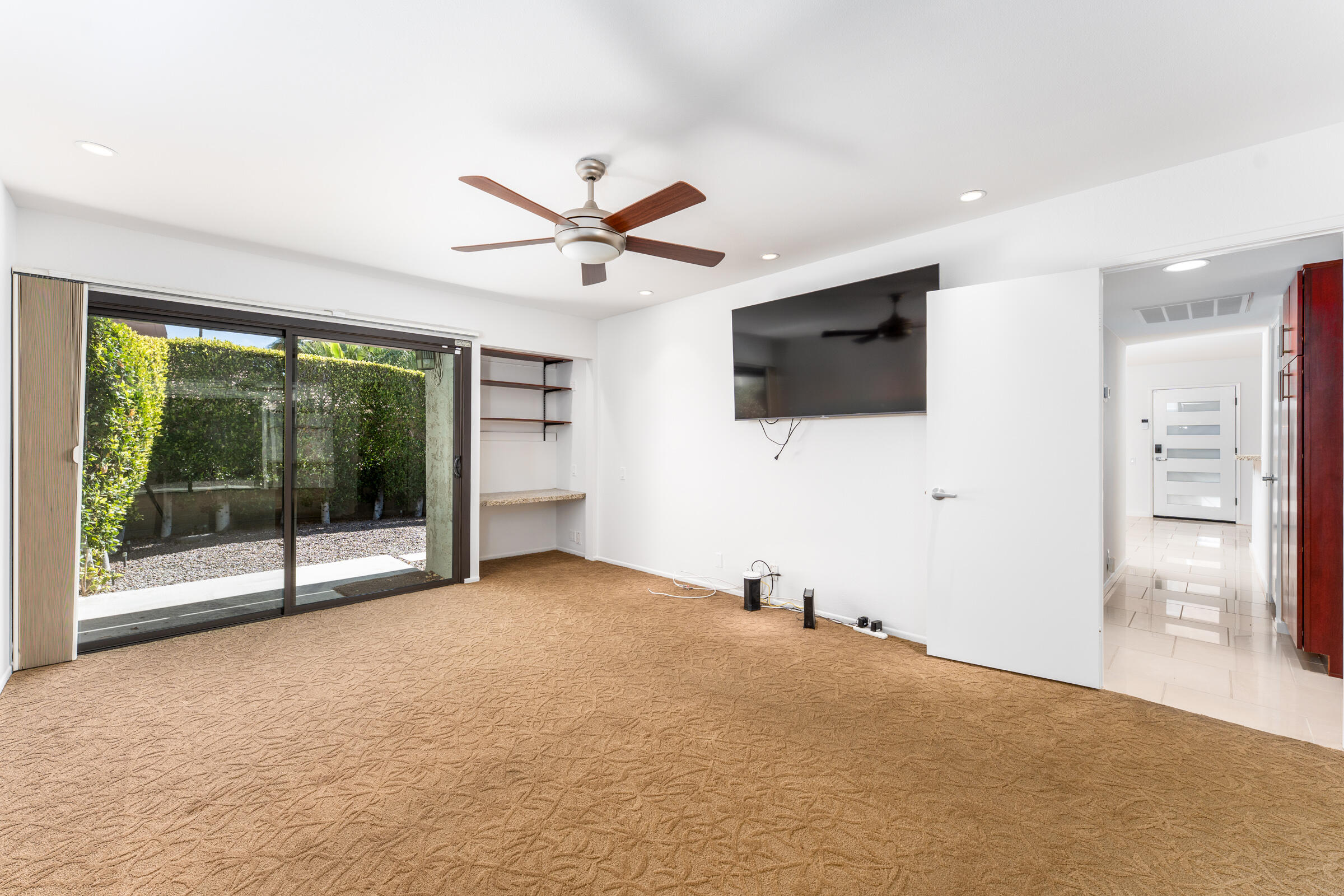 1111 East Ramon Road, Unit 29 Palm Springs, CA 92264 - Photo 14 of 39 Primary Bed Slider to Patio