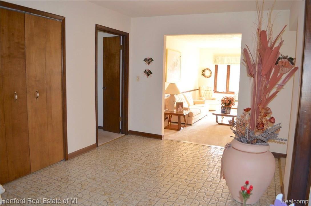 30098 Richmond Road Farmington, MI 48334 - Photo 9 of 61 9