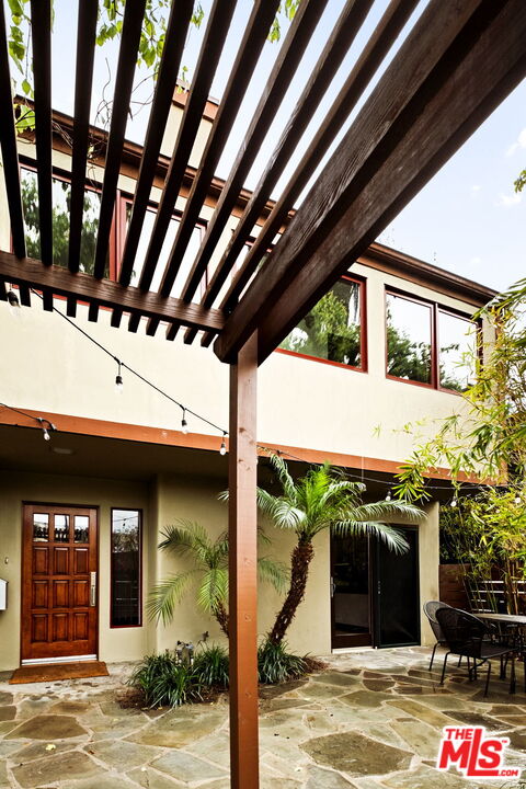 2325 Abbot Kinney Boulevard Venice, CA 90291 - Photo 27 of 32 a view of a porch