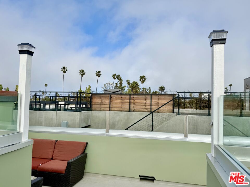 2325 Abbot Kinney Boulevard Venice, CA 90291 - Photo 29 of 32 a living room with furniture