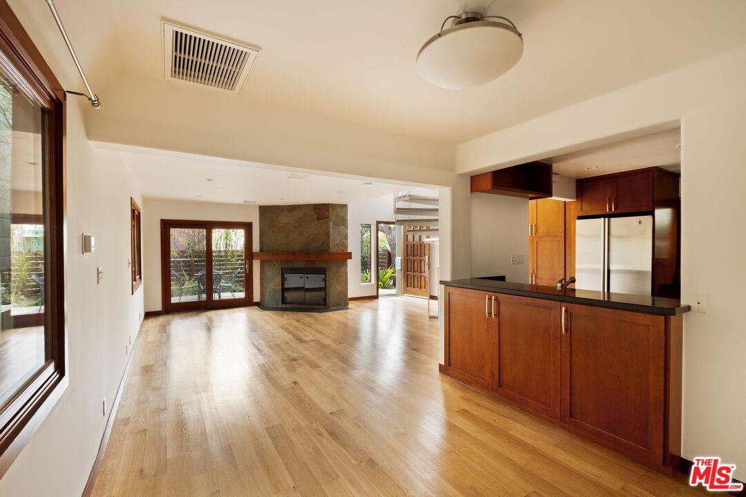 2325 Abbot Kinney Boulevard Venice, CA 90291 - Photo 6 of 32 a view of an entryway with wooden floor