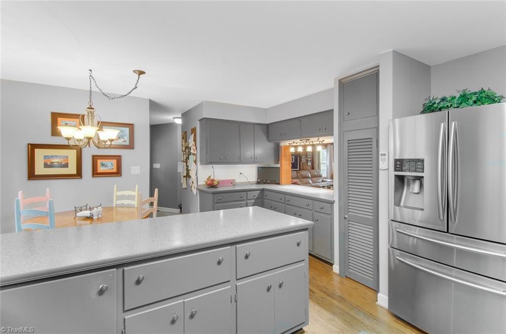 1311 Robinhood Road High Point, NC 27262 - Photo 5 of 27 Gallery Image 5