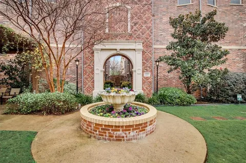 $474,999 | 3200 Ross Avenue, Unit 28, Dallas, TX 75204