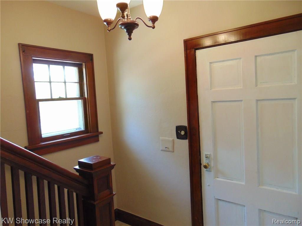 247 Chippewa Road Pontiac, MI 48341 - Photo 2 of 19 014.JPG
