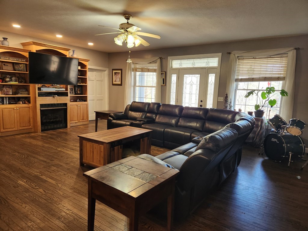 105 Liberty Road Murphy, NC 28906 - Photo 2 of 40 Main Level Living Rm
