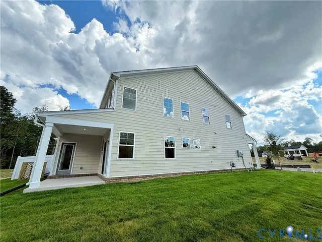 a view of a back yard of the house