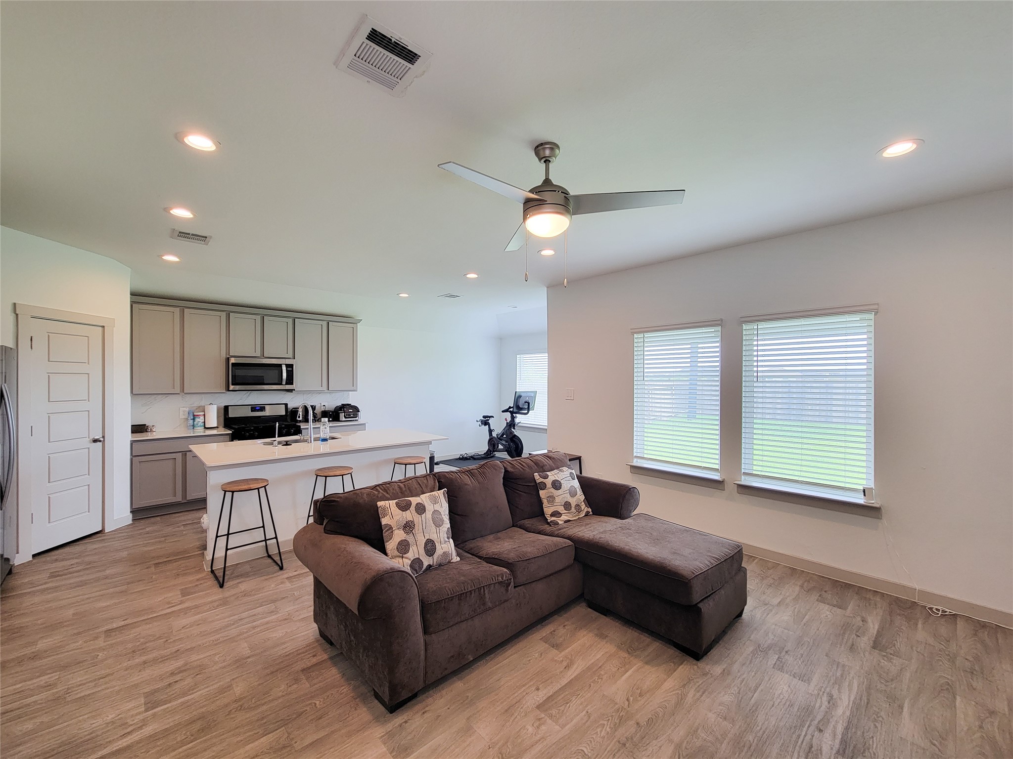 7919 Grey Wolfe Lane Rosharon, TX 77583 - Photo 8 of 24 Gallery Image 8