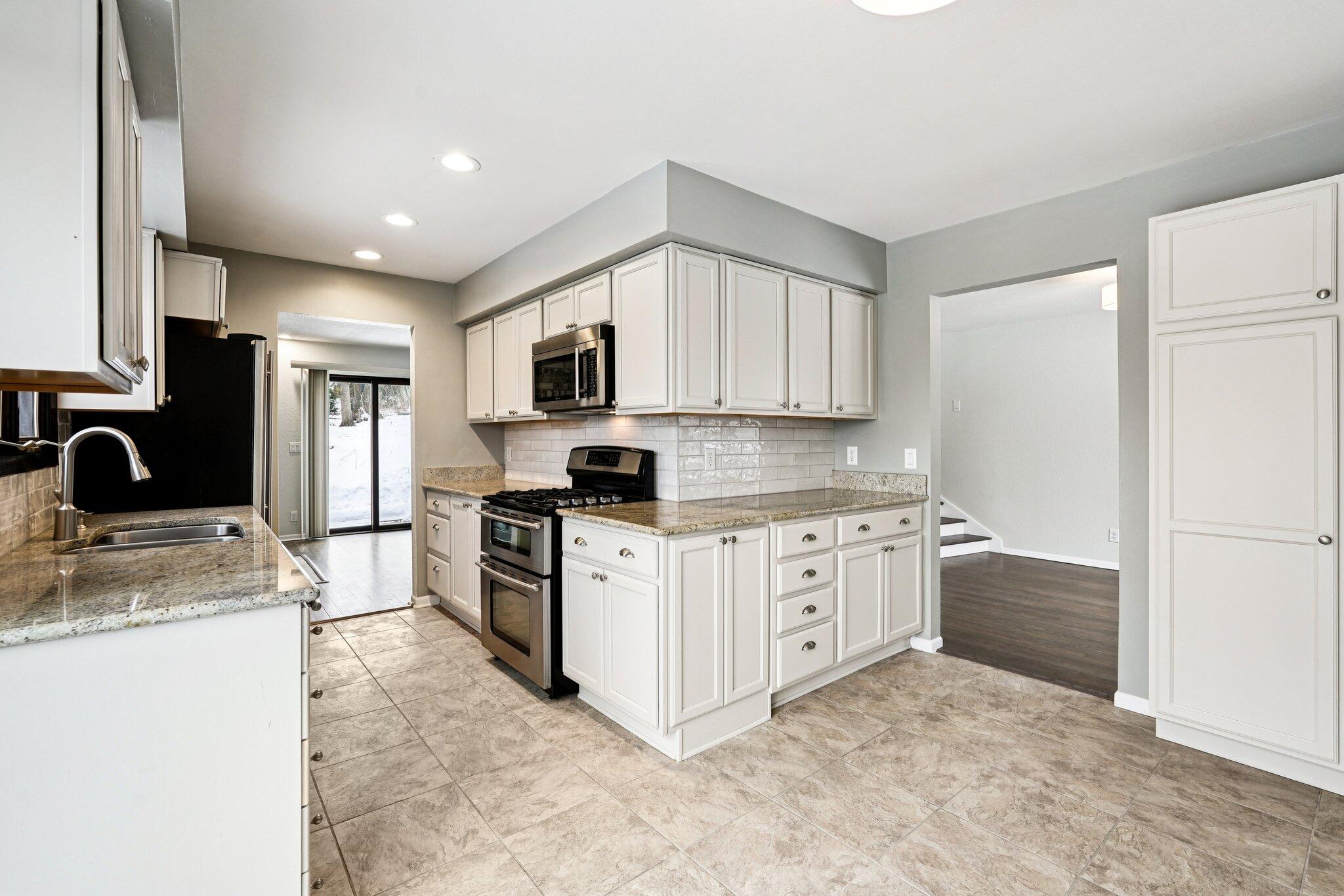 741 Summit Court West Bend, WI 53095 - Photo 8 of 29 Kitchen
