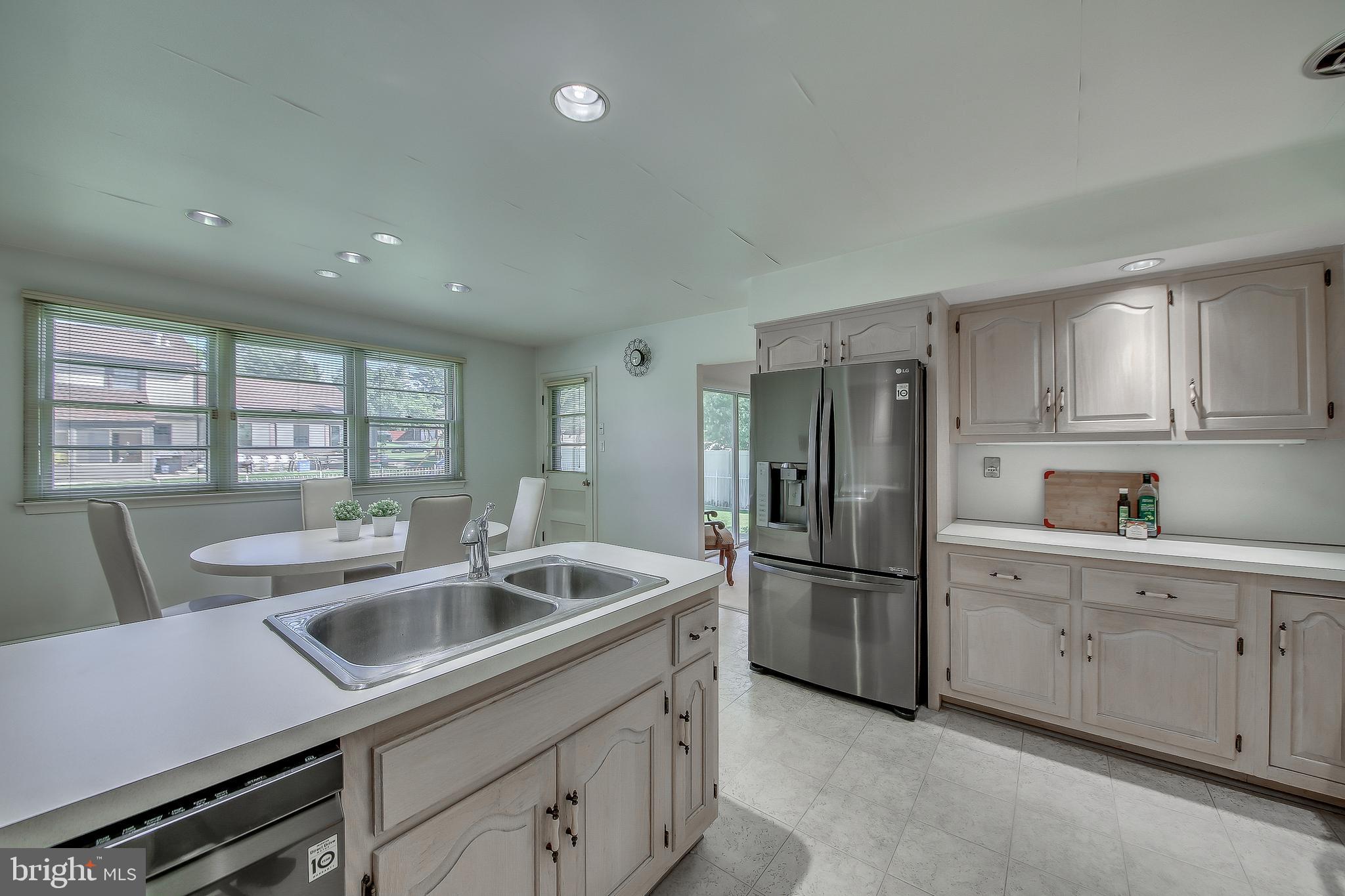 3764 Wheatsheaf Road Huntingdon Valley, PA 19006 - Photo 7 of 26 Large eat-in kitchen