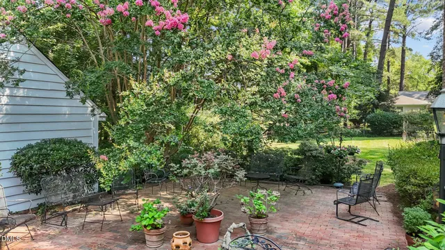 a view of entryway with a small yard