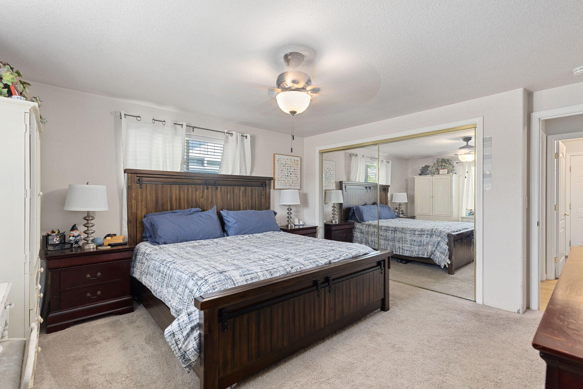 1214 Twin Rocks Drive Central Point, OR 97502 - Photo 14 of 20 Owners suite