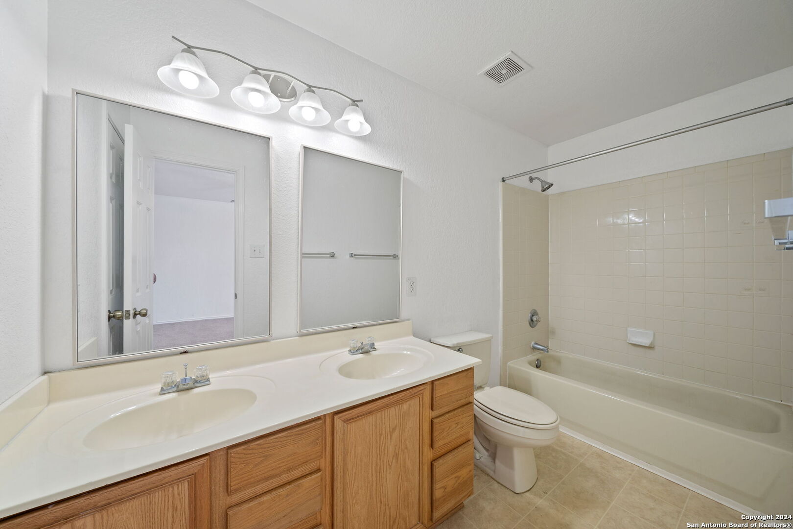 7 Kenrock Ridge San Antonio, TX 78254 - Photo 12 of 19