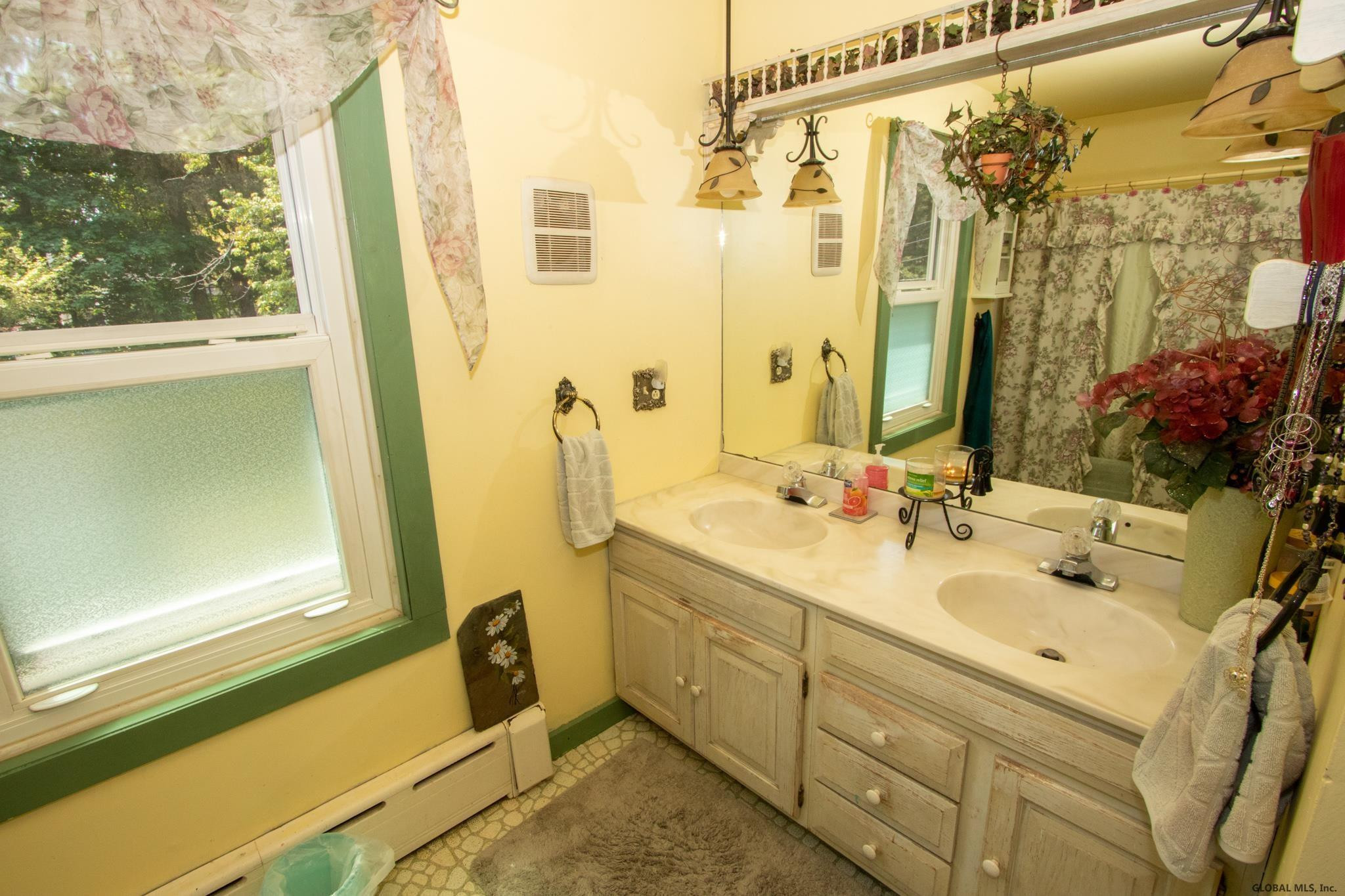 26 Washington Road Scotia, NY 12302 - Photo 18 of 34 Photo 18