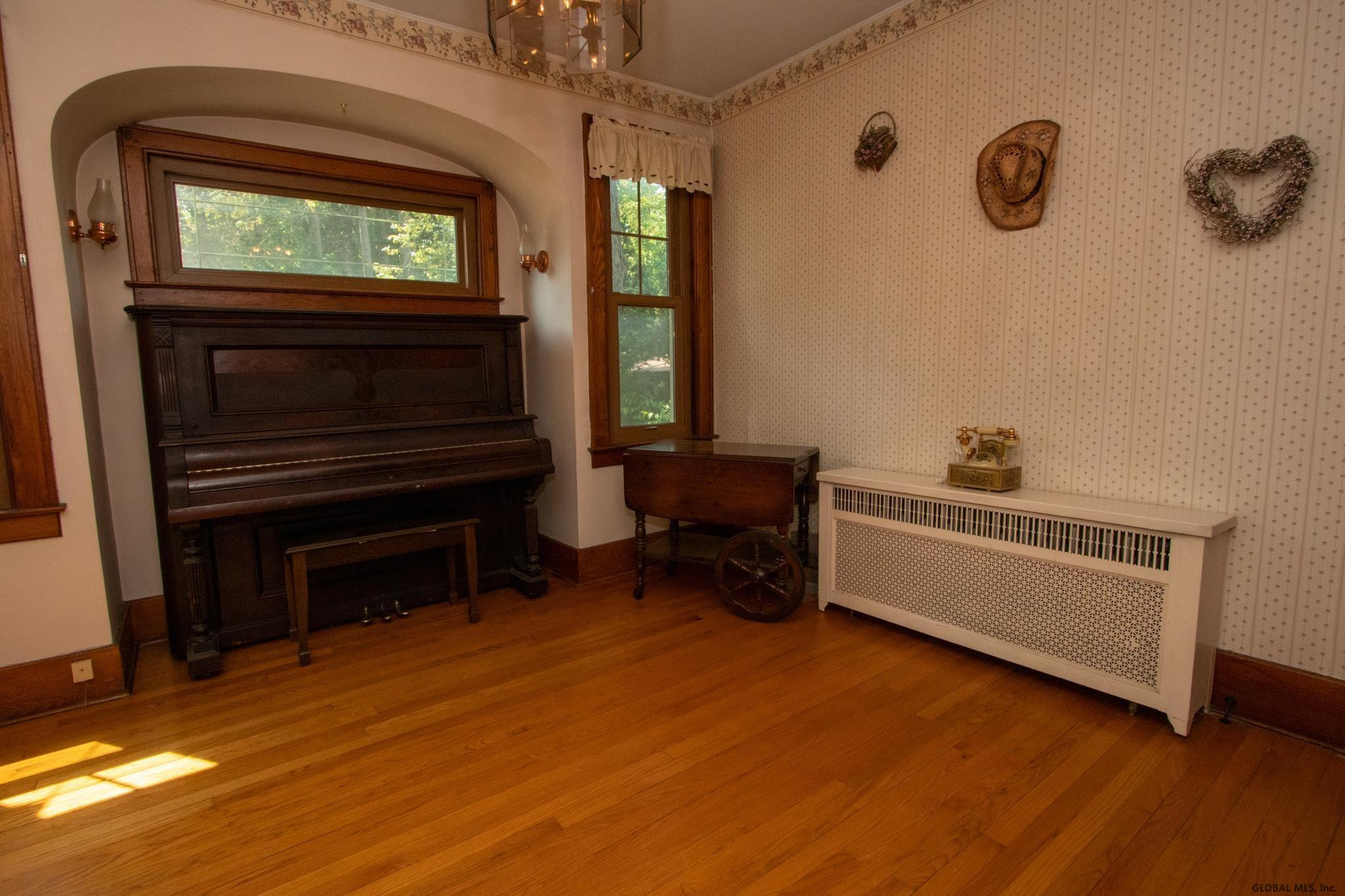 26 Washington Road Scotia, NY 12302 - Photo 8 of 34 Photo 8