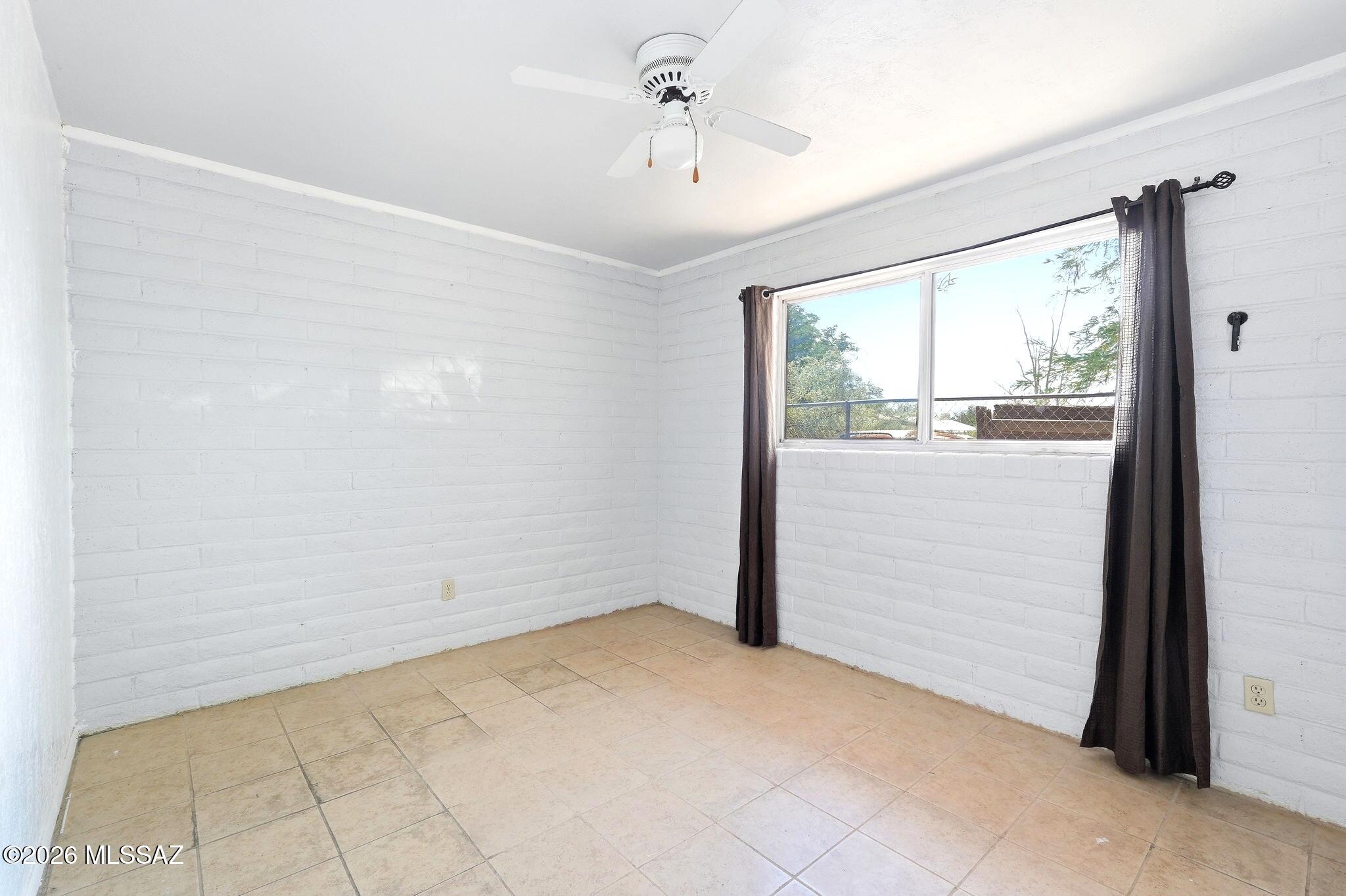 5125 South Missiondale Road Tucson, AZ 85706 - Photo 12 of 32 a view of an empty room with a window