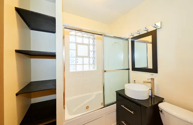 $3,000 | 3222 West Warner Avenue, Unit 1, Chicago, IL 60618