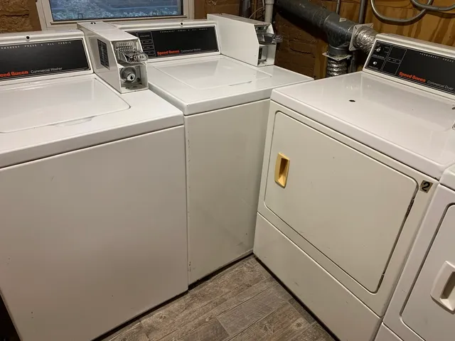 $3,000 | 3222 West Warner Avenue, Unit 1, Chicago, IL 60618