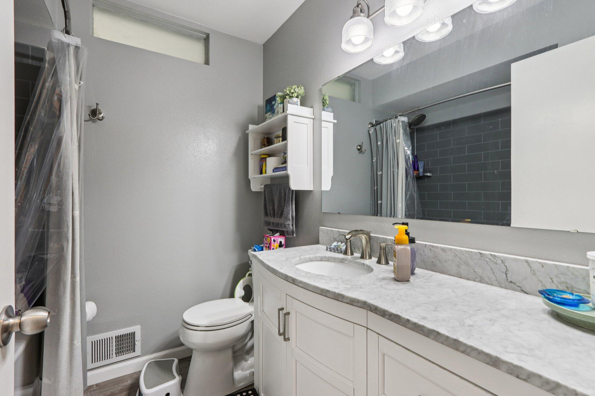 5103 Kinzie Avenue Racine, WI 53406 - Photo 10 of 29 20-web-or-mls-Kinzie Ave-S1301-018