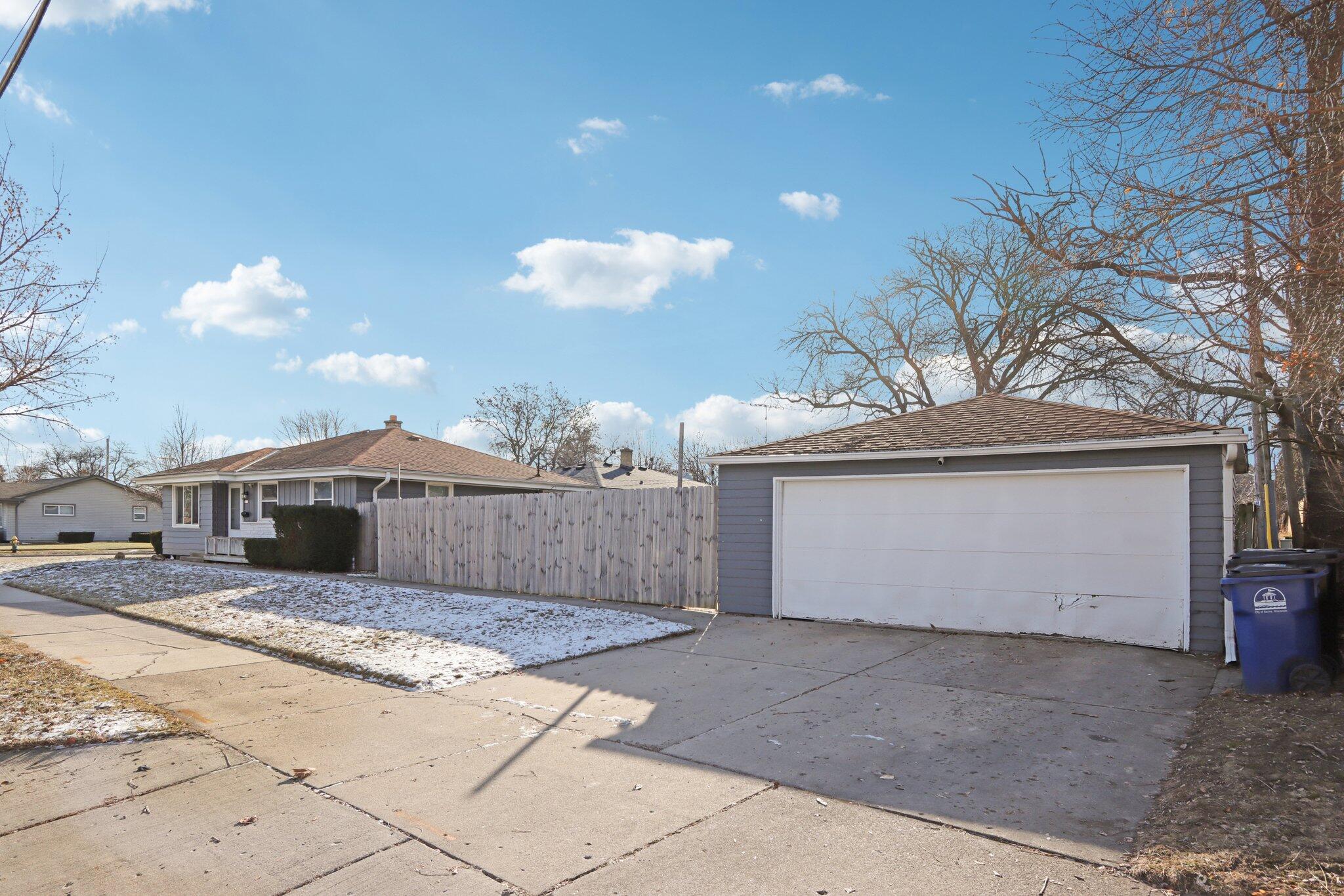 5103 Kinzie Avenue Racine, WI 53406 - Photo 4 of 29 50-web-or-mls-Kinzie Ave-S1301-048