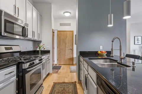 $399,900 | 4730 Park Commons Drive, Unit 204, St. Louis Park, MN 55416