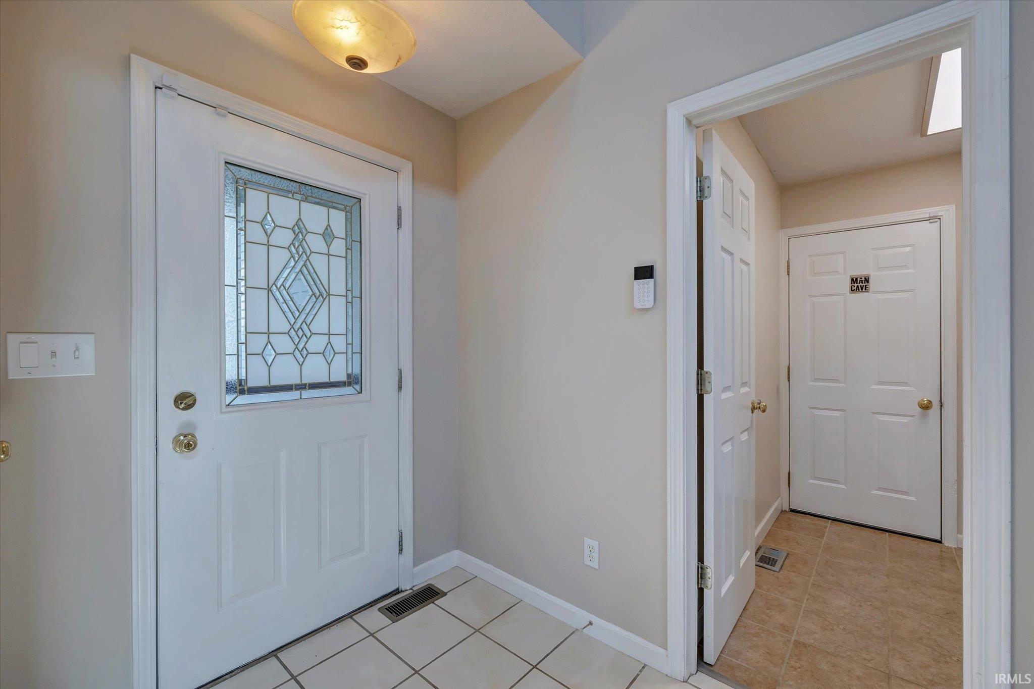 2663 South Isabel Court Bloomington, IN 47403 - Photo 4 of 35