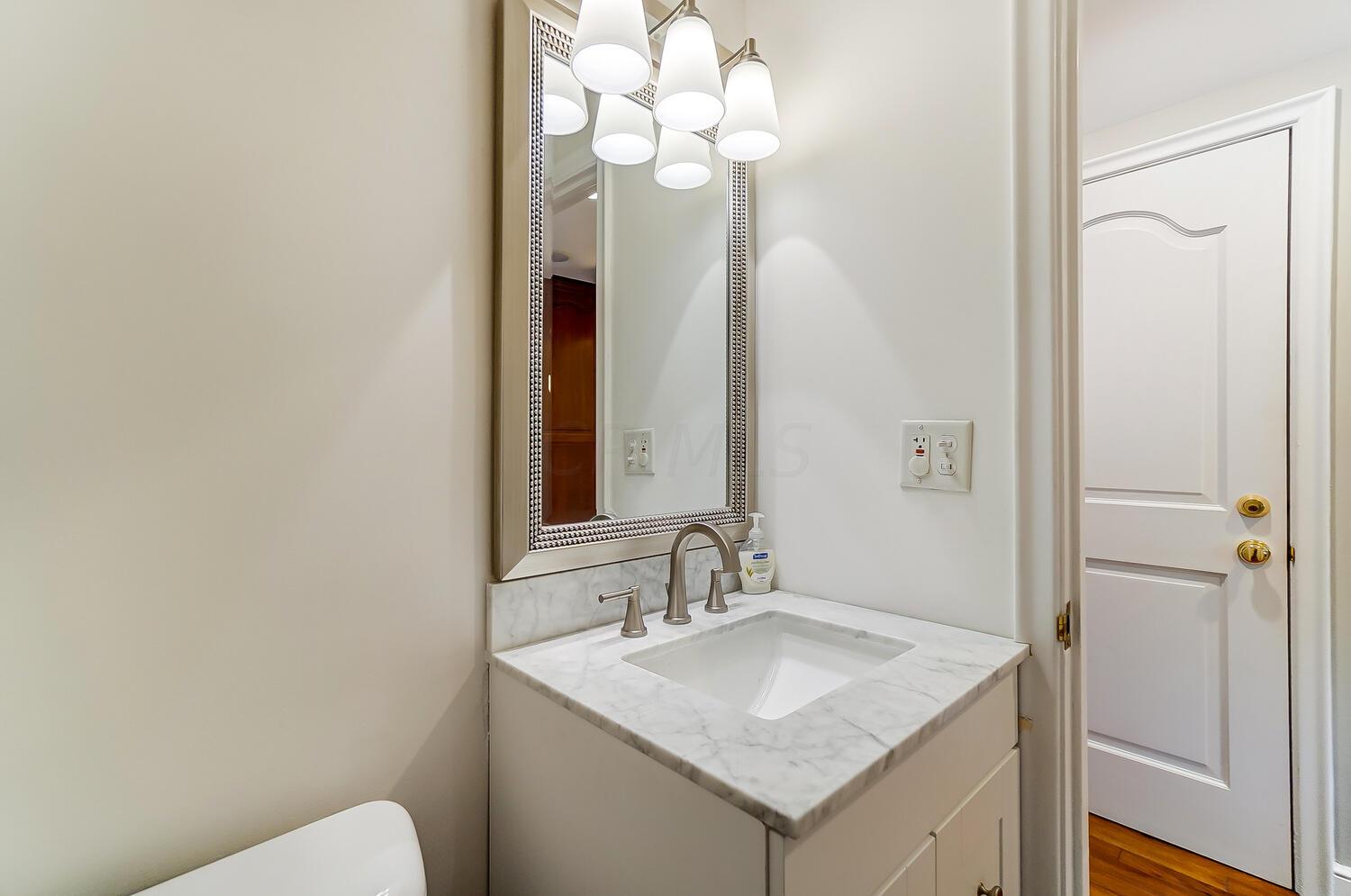 2710 Henthorn Road Columbus, OH 43221 - Photo 21 of 48 First Floor Half Bath