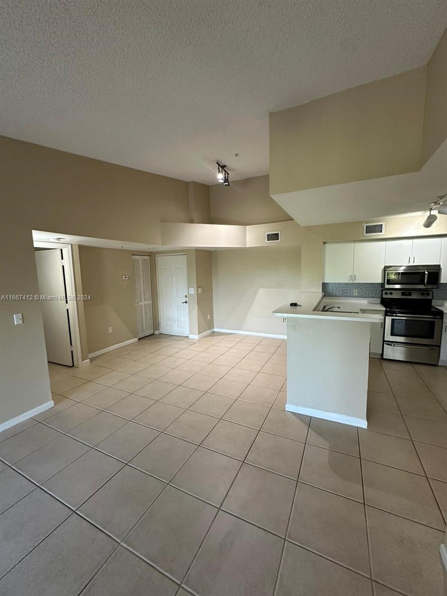 4848 Highway 7, Unit 4305 Coconut Creek, FL 33073 - Photo 10 of 47
