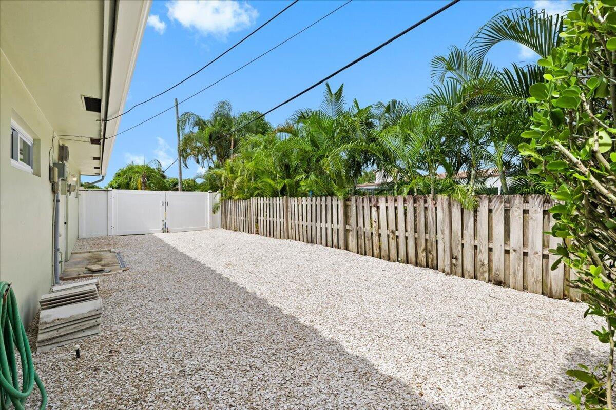 38 Southwest 10th Avenue Boca Raton, FL 33486 - Photo 40 of 44 Gated Side Yard | Crushed-Shell Surface