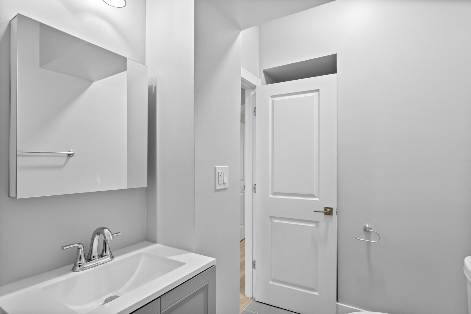 7600 North Sheridan Road, Unit 107 Chicago, IL 60626 - Photo 8 of 9 a bathroom with a sink and mirror