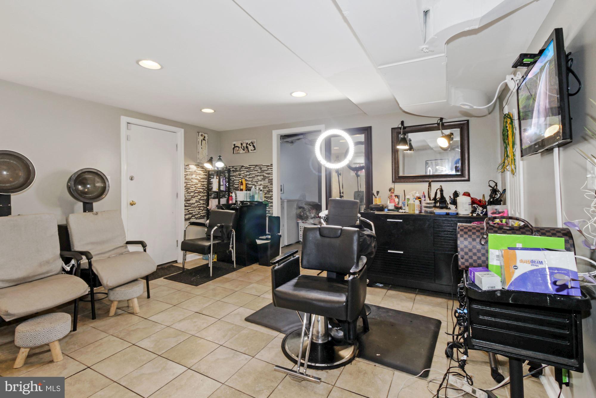 4901 West Hills Road Baltimore, MD 21229 - Photo 23 of 31