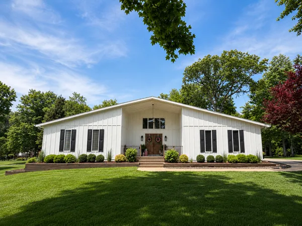 $475,000 | 101 Patricia Court, Lexington, IL 61753