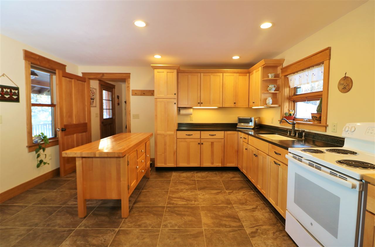 389 Hill Road Dummer, NH 03588 - Photo 5 of 33
