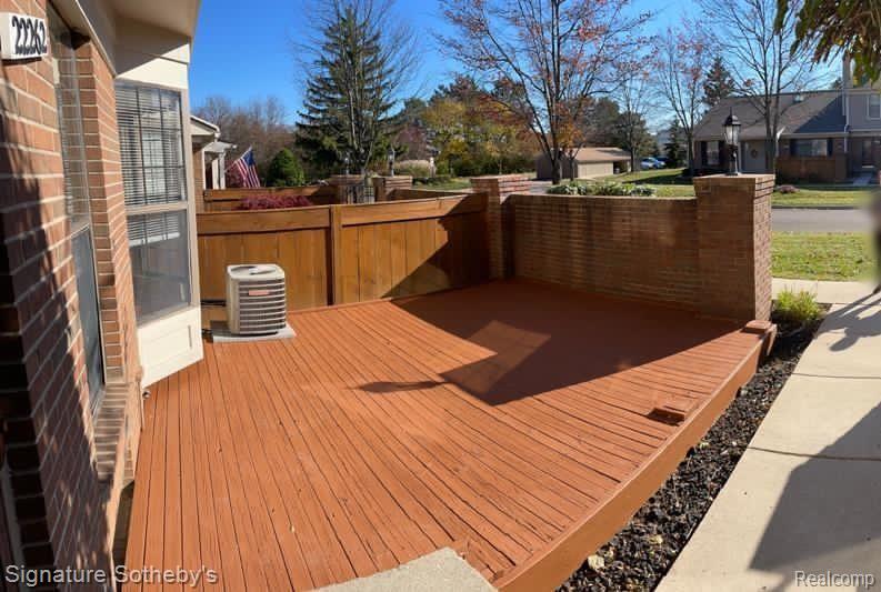 22262 Pondview, Unit 19 Novi, MI 48375 - Photo 4 of 29