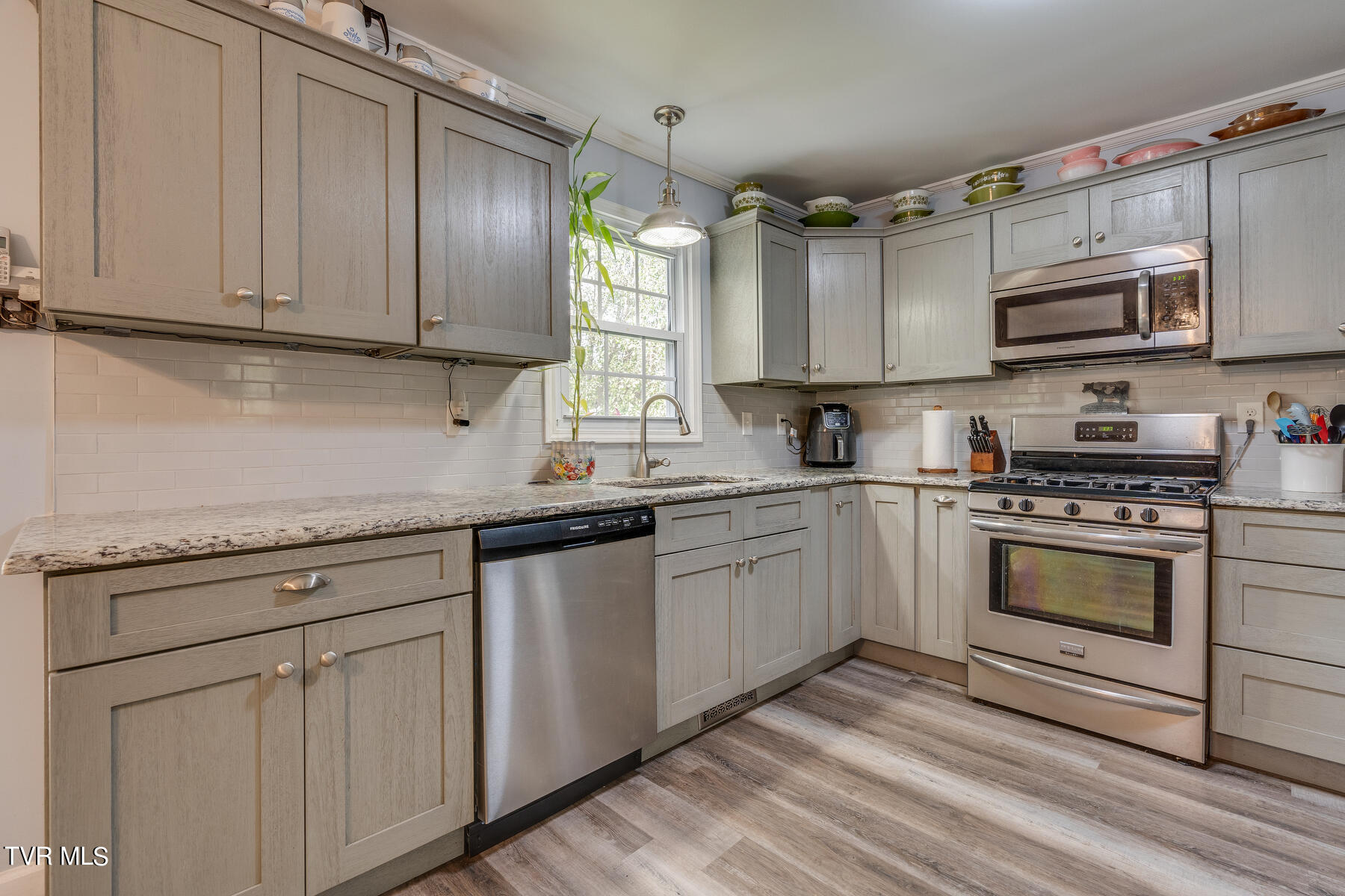 464 Mountain View Road Bluff City, TN 37618 - Photo 13 of 41 013 (17)